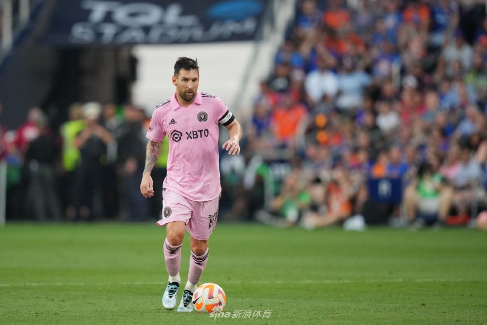 以其敏锐的 以其敏锐的